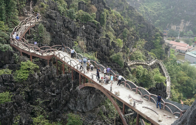 ninh binh ra toi hau thu doi voi cong trinh xuyen loi di san trang an