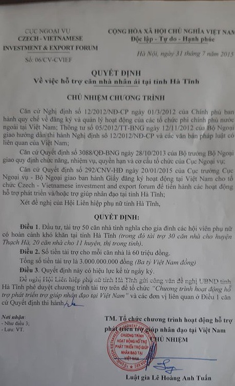 vu nha bao quoc te le hoang anh tuan 50 nguoi phu nu ngheo bong om no lon