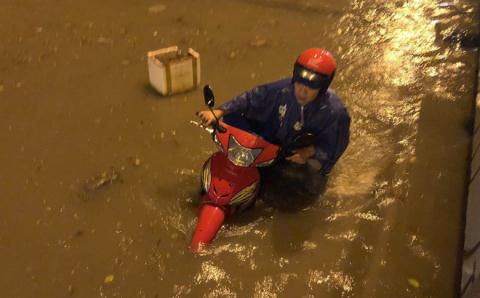 sieu may bom khong chong duoc ngap lai nghi bi pha hoai