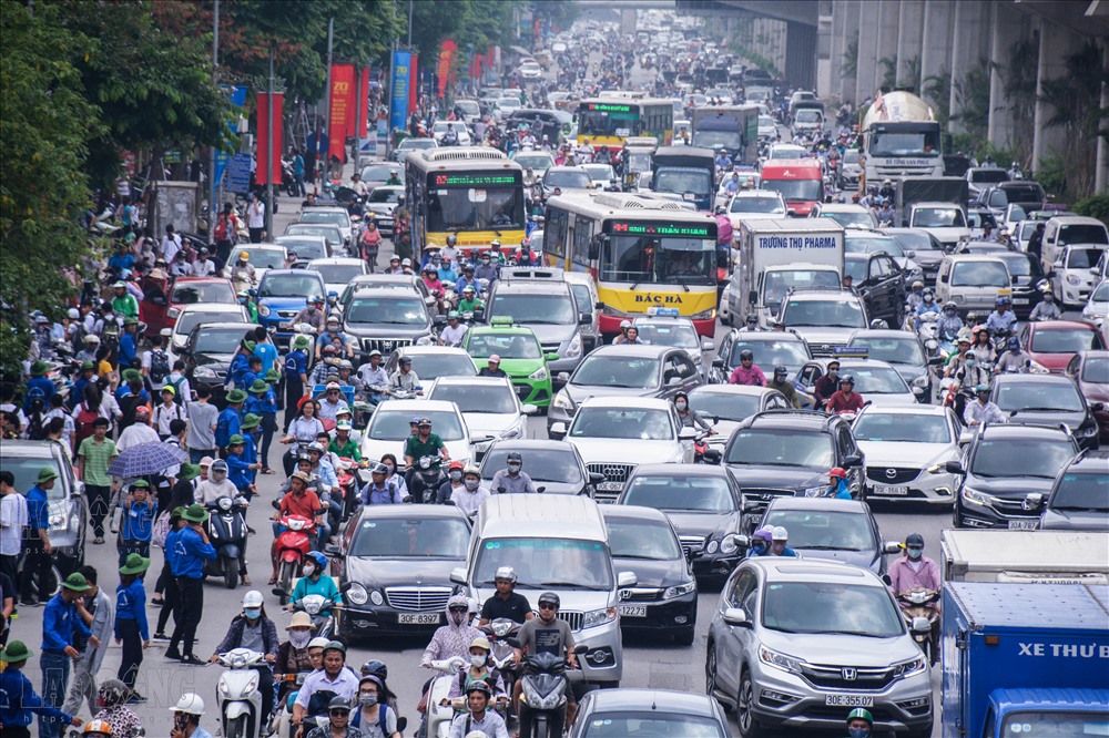 phu huynh cho con thi duong ha noi tac khong loi thoat