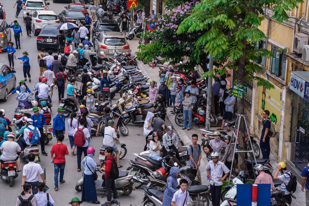 phu huynh cho con thi duong ha noi tac khong loi thoat