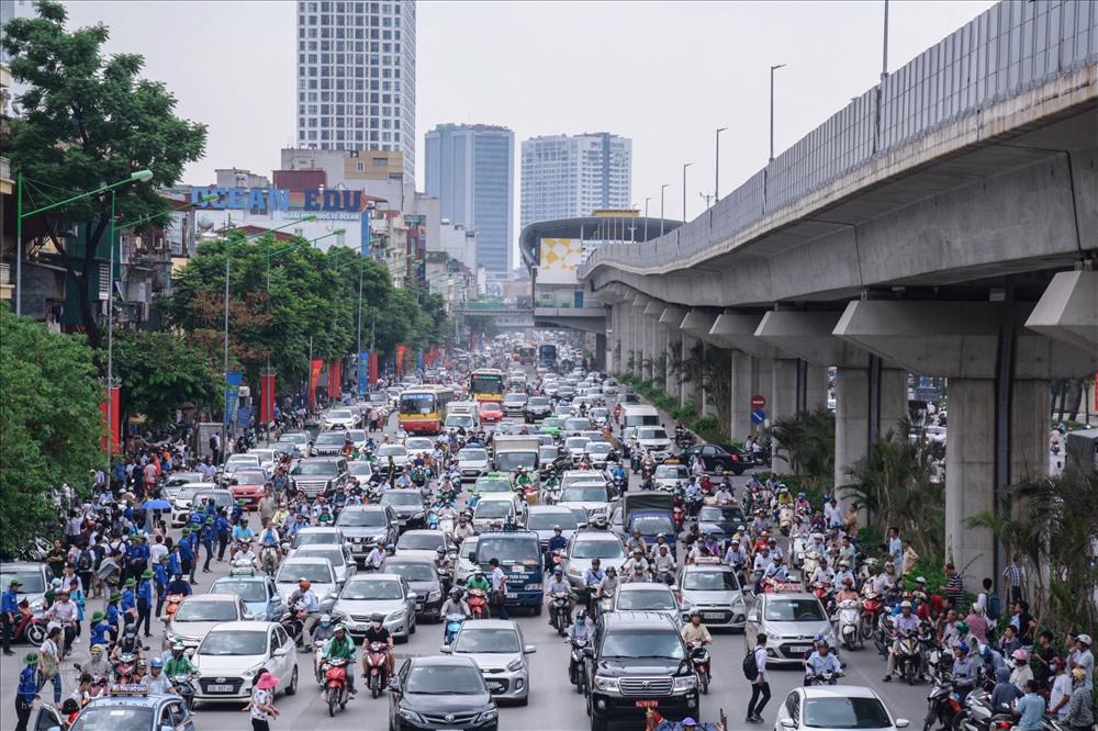 phu huynh cho con thi duong ha noi tac khong loi thoat