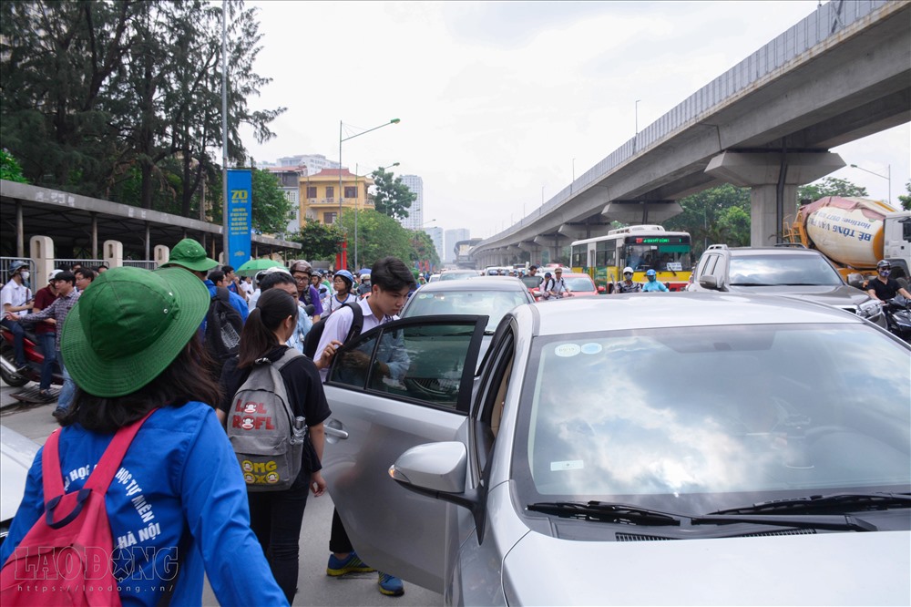 phu huynh cho con thi duong ha noi tac khong loi thoat