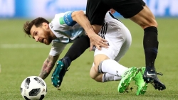 messi va rojo dua argentina vao vong 18