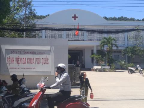 nu dieu duong bi nguoi nha benh nhan tat loi tu te