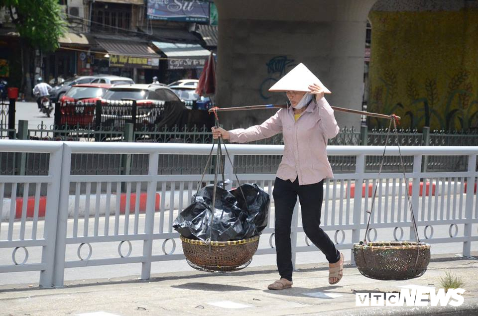 anh dan lao dong vat va muu sinh trong chao lua ha noi