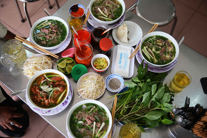 hang pho nua the ky dun bang cui va chuyen cho becgie chi an pho trong to