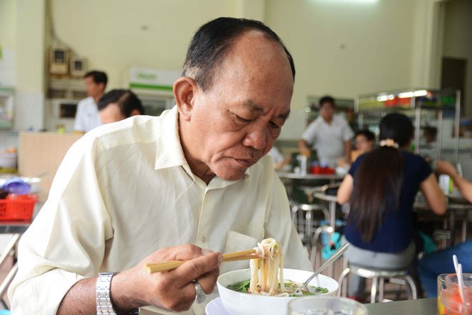 hang pho nua the ky dun bang cui va chuyen cho becgie chi an pho trong to