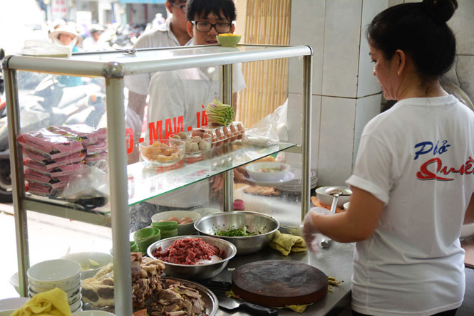 hang pho nua the ky dun bang cui va chuyen cho becgie chi an pho trong to