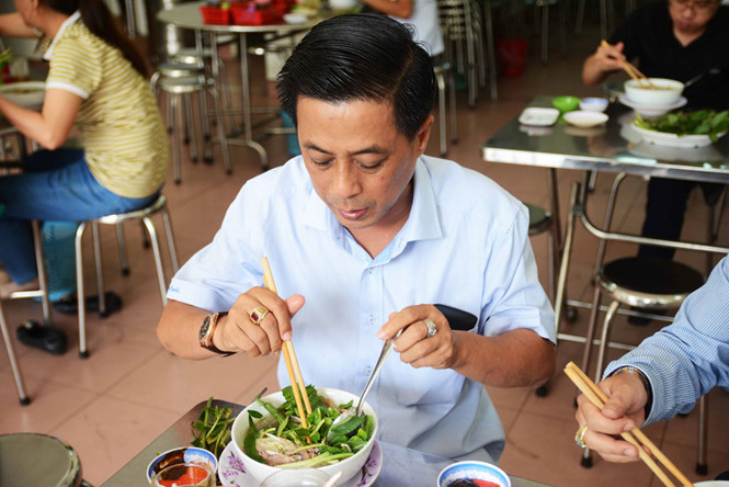 hang pho nua the ky dun bang cui va chuyen cho becgie chi an pho trong to