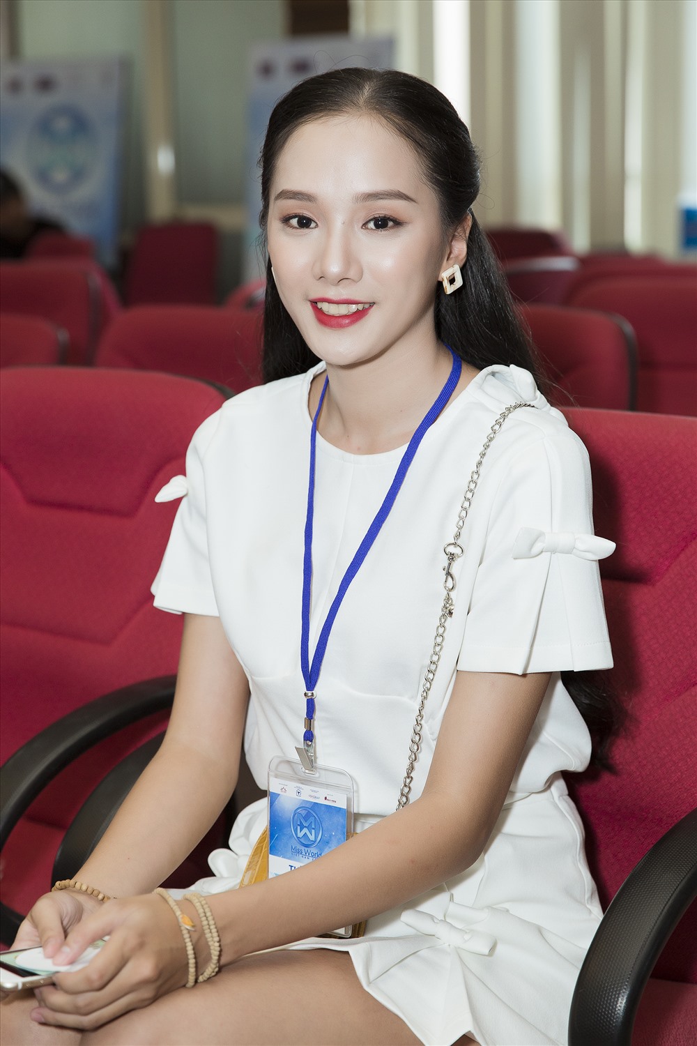 nhan sac dan ung vien sinh nam 2000 tham du miss world 2019