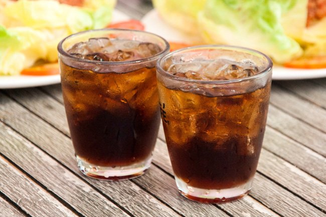 8 kiểu nhồi nhét khiến trẻ thêm gầy ốm, biếng ăn ngày hè 8 kieu nhoi nhet khien tre them gay om bieng an ngay he