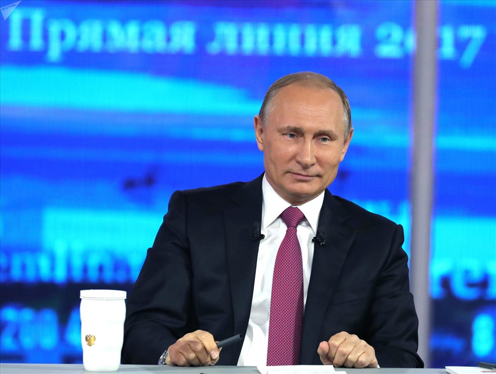 Chiếc cốc giữ nhiệt Tổng thống Putin mang đến hội nghị G-20 năm nay bán chạy như tôm tươi ở Trung Quốc. Ảnh: Sputnik