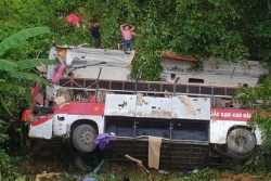 Đâm bị thương người đi bộ để tránh tai nạn thảm khốc, lái xe khách bị truy cứu hay không?