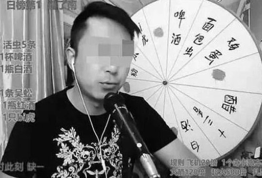 vlogger tu vong khi dang livestream canh an con trung doc