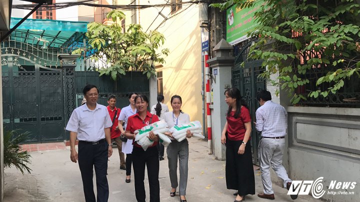 ha noi hang tram nguoi duoc tang man chong muoi