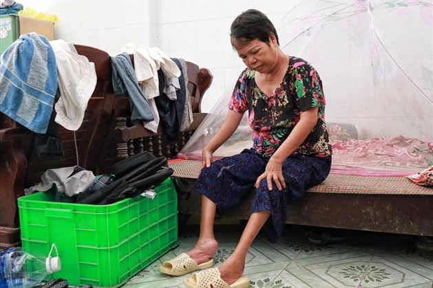 xot xa nguoi cha tat nguyen rao ban ngoi nha ca gia dinh dang song cho con di hoc dai hoc