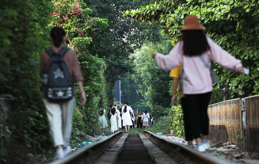 xuat hien diem check in song ao nhung nguy hiem o ha noi