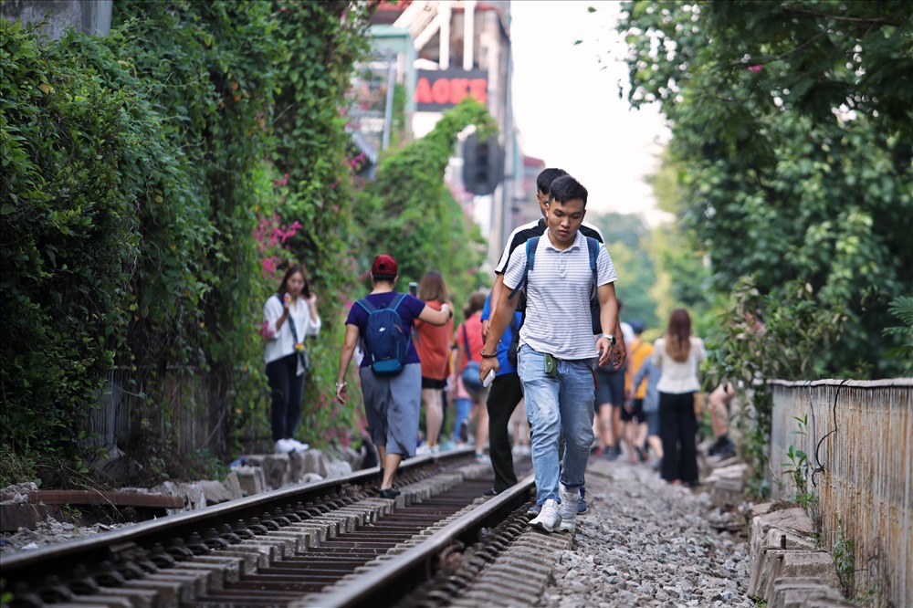 xuat hien diem check in song ao nhung nguy hiem o ha noi