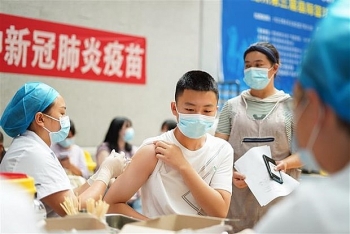 Trung Quốc tiêm vaccine COVID-19 cho 91% học sinh từ 12-17 tuổi