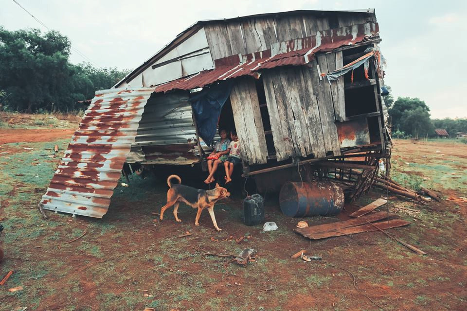 anh nhung dua tre khap viet nam be thiet 6 tuoi lan ngup duoi nuoc