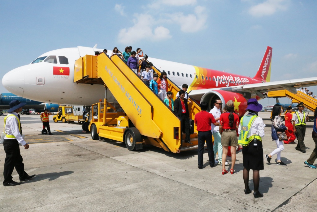 700000 ve gio vang de dang bay quoc te cung vietjet