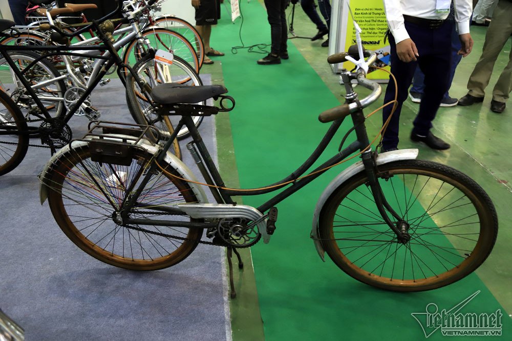 ngo ngang xe dap 100 tuoi dat ngang xe hop