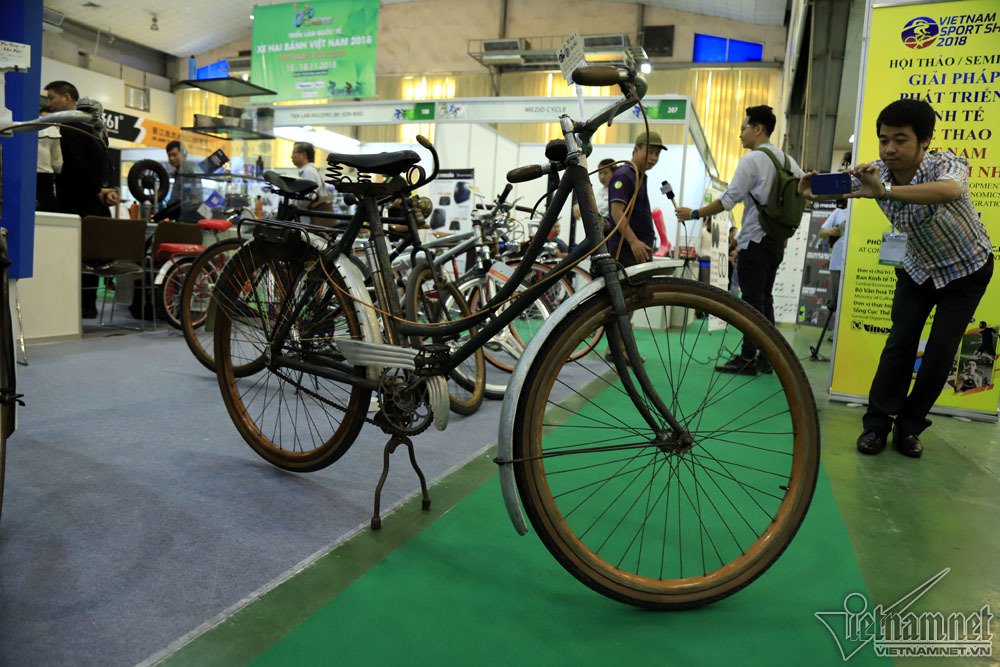 ngo ngang xe dap 100 tuoi dat ngang xe hop