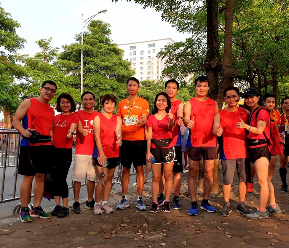 cac vdv chay pvep tham gia chinh phuc longbien marathon 2019