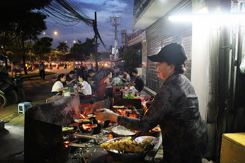 nho banh xeo dac san ca nha o sai gon thoat kiep tha phuong cau thuc