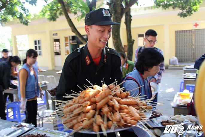 chien sy canh sat co dong ha noi mang yeu thuong den voi so phan thiet thoi