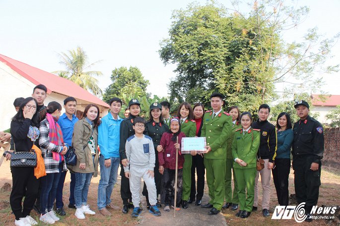 chien sy canh sat co dong ha noi mang yeu thuong den voi so phan thiet thoi