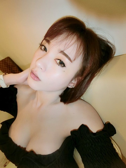 co gai ban do an va t bat ngo gay sot vi them nguc khung