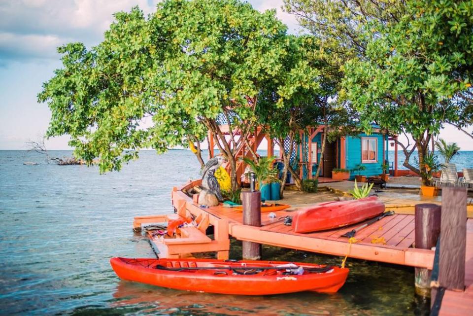 kinh ngac voi dia diem bien du khach tro thanh robinson ngoai dao hoang