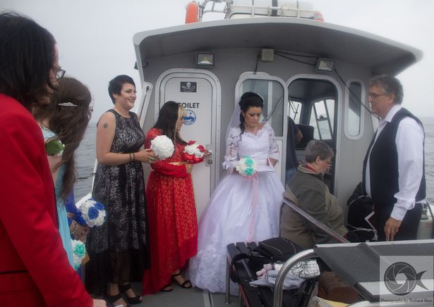 chan dan ong nguoi phu nu lam dam cuoi voi cuop bien 300 tuoi