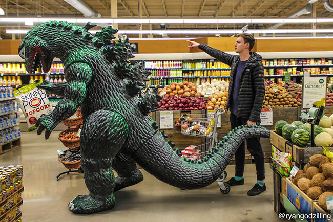 dan khung long di khap the gian chang trai khien cong dong mang sot xinh xich