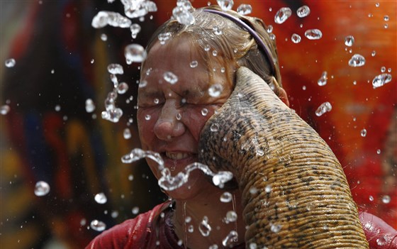 truyen thong don nam moi doc dao cua cac nuoc vao dip tet nguyen dan