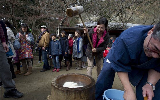 truyen thong don nam moi doc dao cua cac nuoc vao dip tet nguyen dan