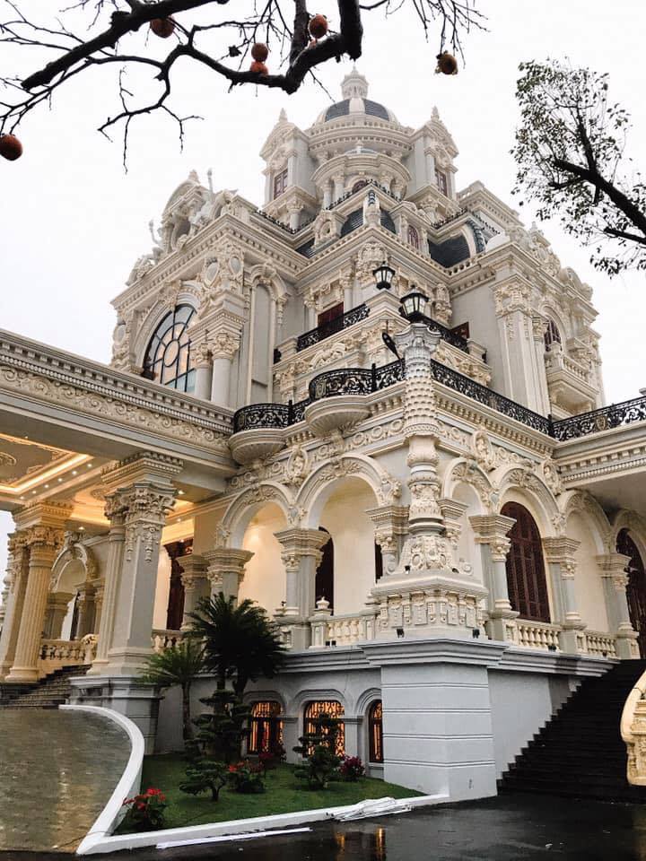 choang ngop voi ngoi biet thu cua gia dinh trong dam cuoi 200 cay vang o nam dinh