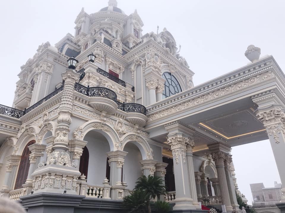 choang ngop voi ngoi biet thu cua gia dinh trong dam cuoi 200 cay vang o nam dinh
