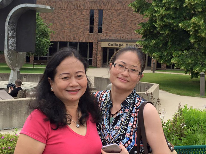 khong sam gi cho minh co gai xinh dep moi nam dua me di mot nuoc