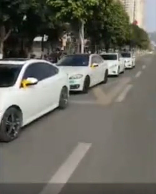 ly hon nguoi dan ong to chuc an mung hoanh trang khong khac gi dam cuoi