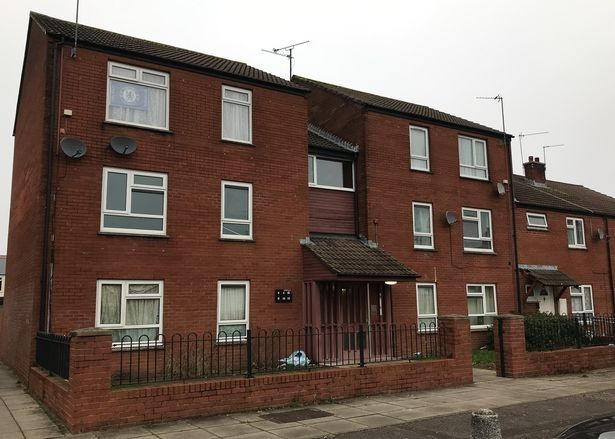 cap doi khanh kiet vi chay tron khoi hang xom ac mong