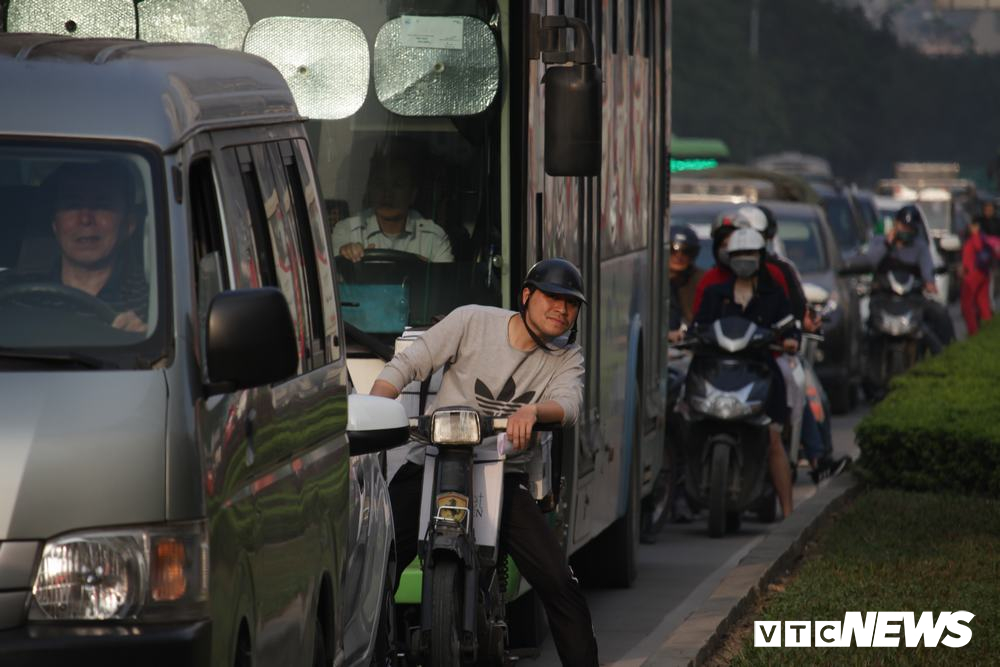 anh can tet nguyen dan ha noi un tac kinh hoang