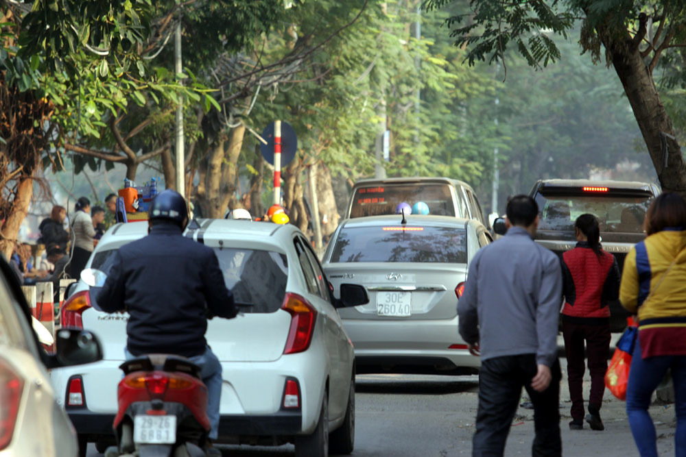 ha noi xuat hien them 8 diem den un tac moi