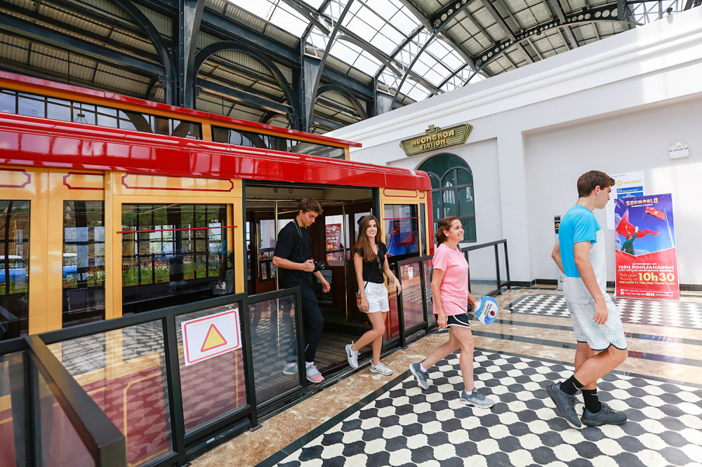 tau hoa leo nui muong hoa dep khong kem glacier express o thuy sy