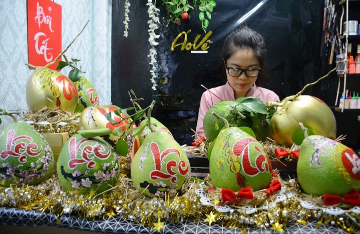 ngo ngang dua buoi len doi hut khach dip tet