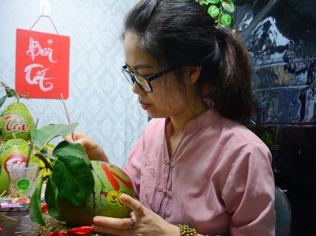 ngo ngang dua buoi len doi hut khach dip tet