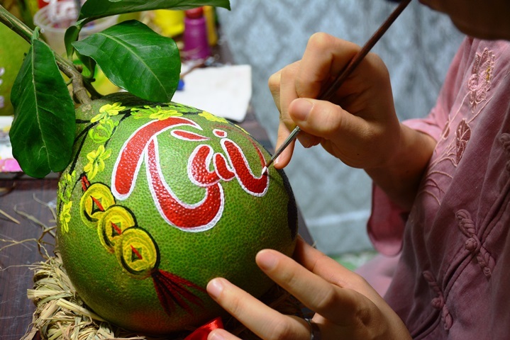 ngo ngang dua buoi len doi hut khach dip tet