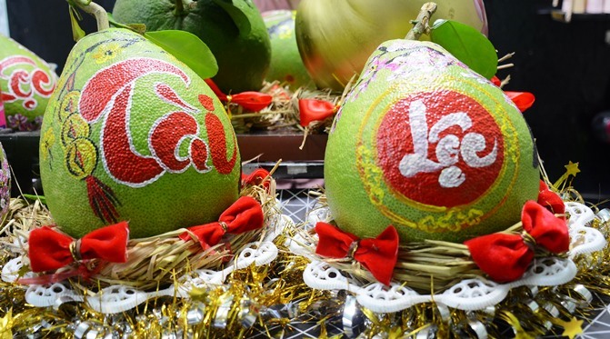 ngo ngang dua buoi len doi hut khach dip tet